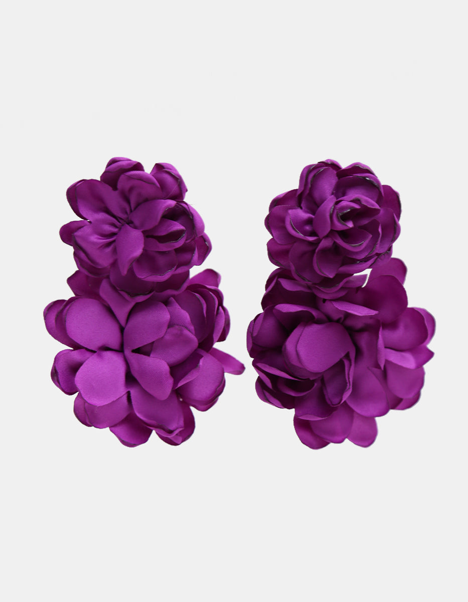 Aretes de doble flor de raso de seda morado en oro laminado de 22kt