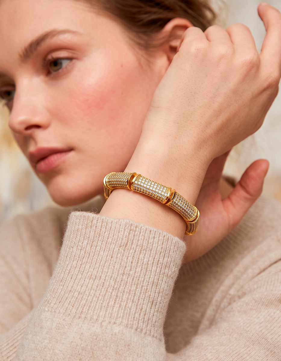 Brazalete de bronce en baño de oro con espinolitas en corte brillante