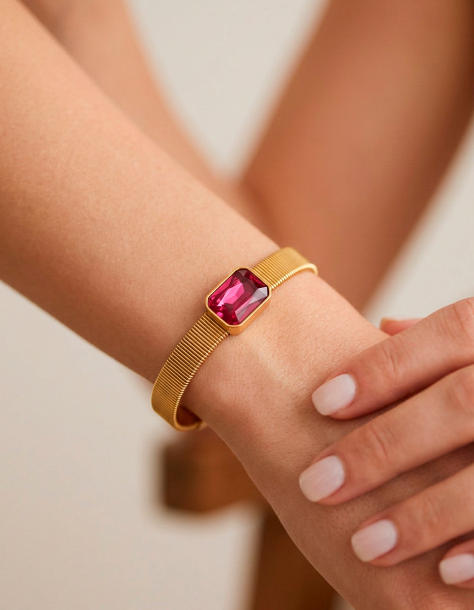 Brazalete de bronce con baño oro 22 kt y espinolita® Rosa en corte radiante