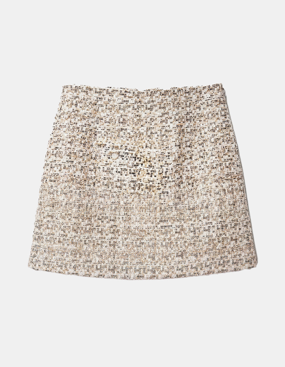 Conjunto de Chaqueta y Minifalda en Tweed Beige con Hilo Dorado y Botones tipo Joya