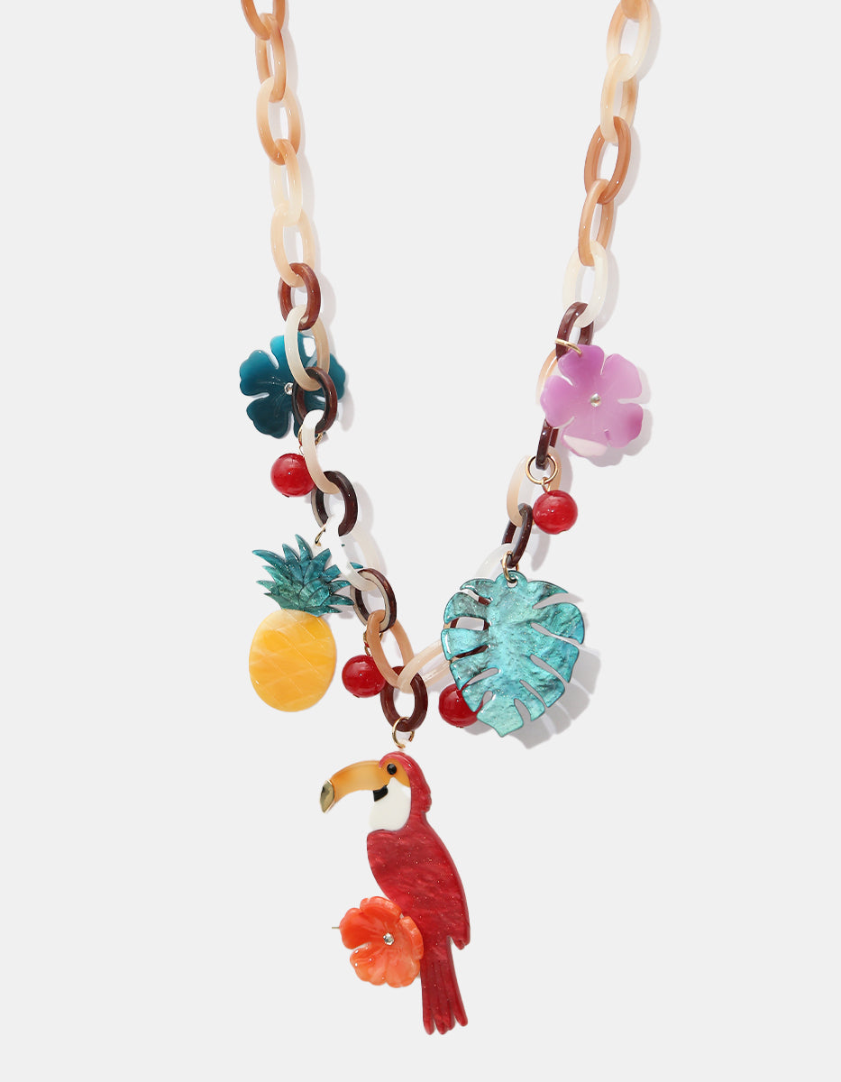 Collar de gold-filled con dijes de baquelita tropicales de tucán, piña y monstera Ultramar