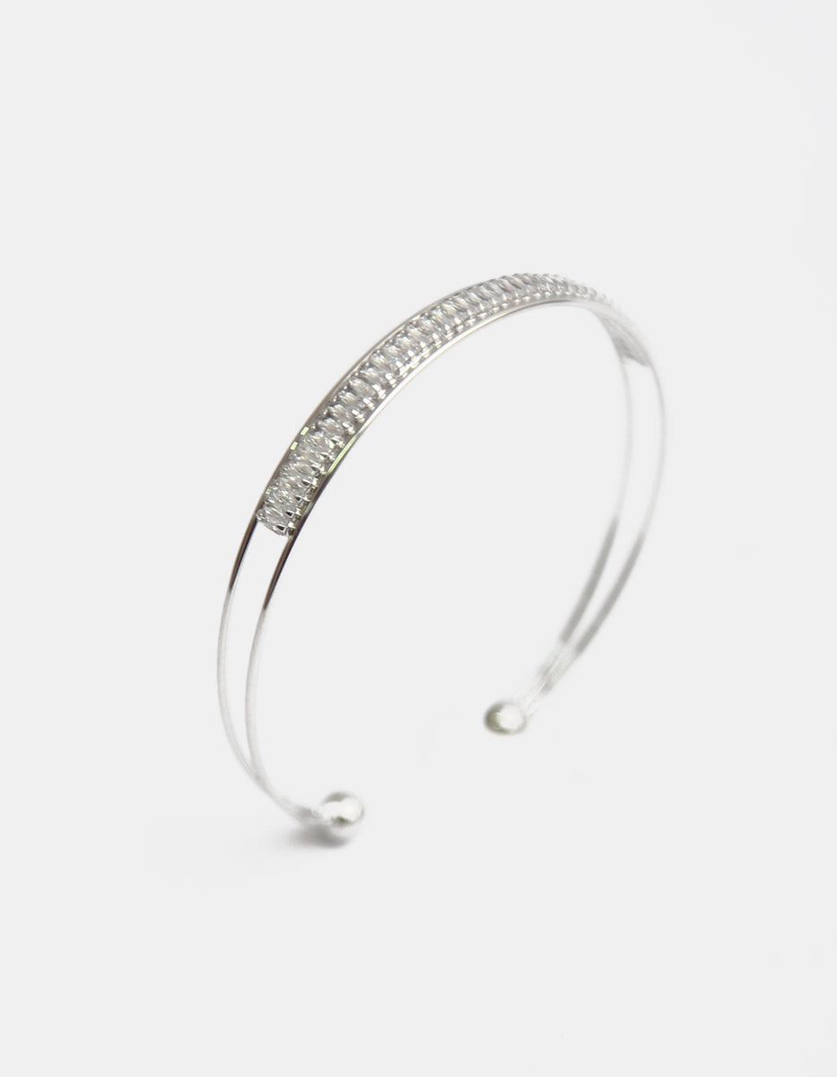 Brazalete en baño de platino con topacios blancos en corte baguette Festive Style