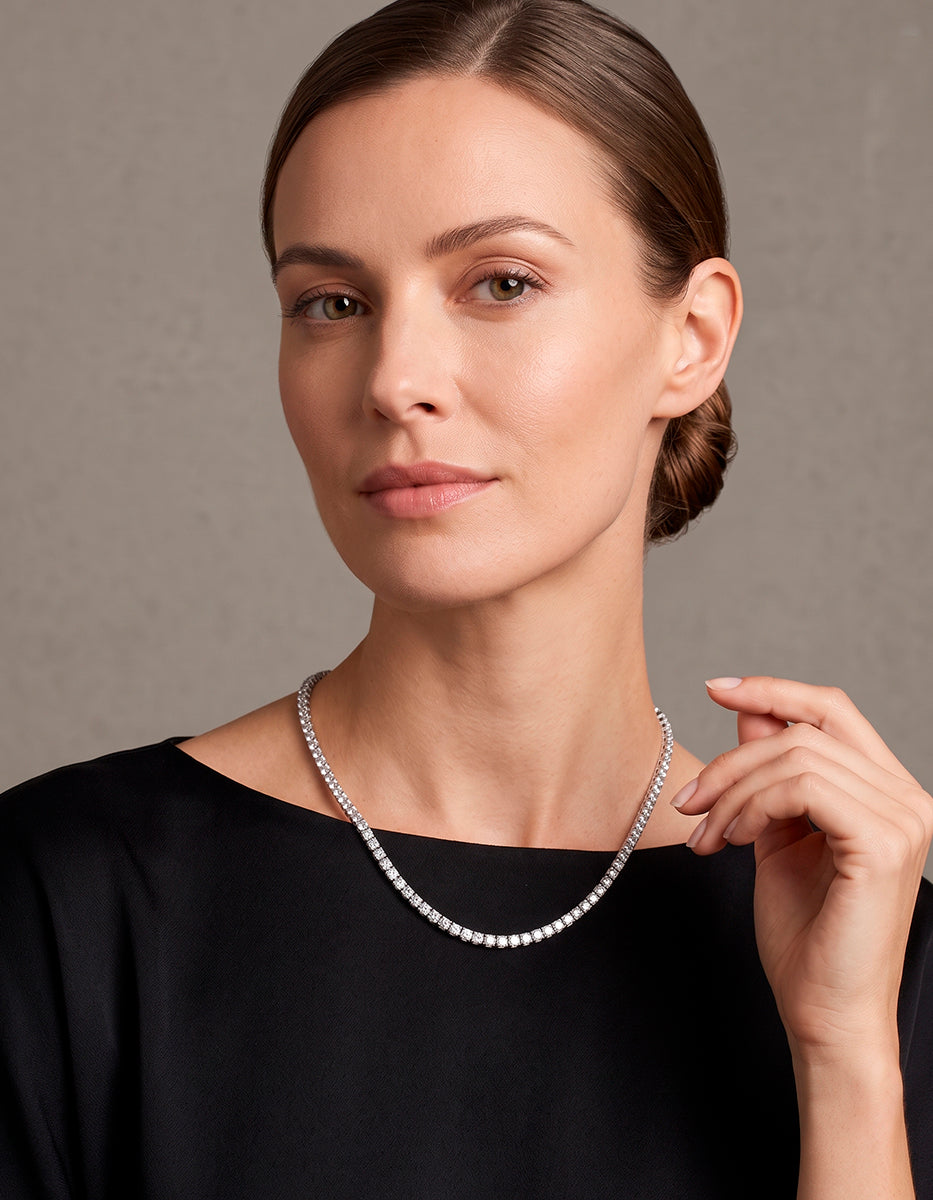Collar de metal noble en baño platino con topacios en corte brillante Festive Style