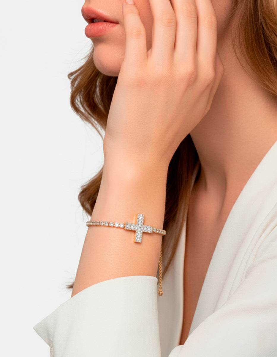 Pulsera ajustable con cruz central & topacios blancos Festive Style