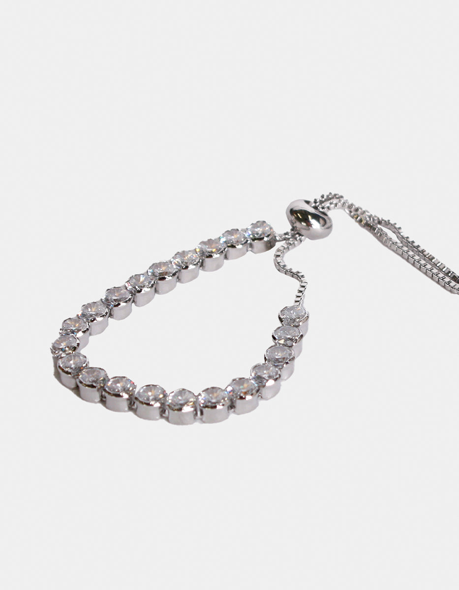 Pulsera ajustable con topacios blancos en forma circular Festive Style