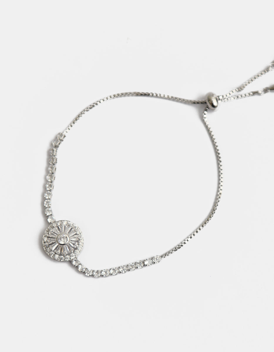 Pulsera ajustable de metal noble con flor en movimiento y topacios blancos Festive Style