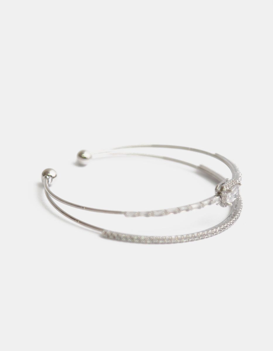 Brazalete con baño de oro 22 kt doble hilo con topacios blancos y topacio central rectangular Festive Style