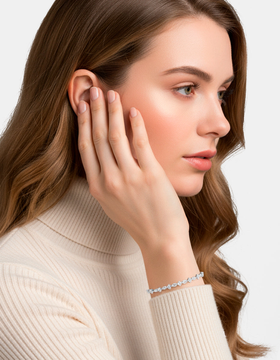 Brazalete con topacios blancos rombos intercalados Festive Style