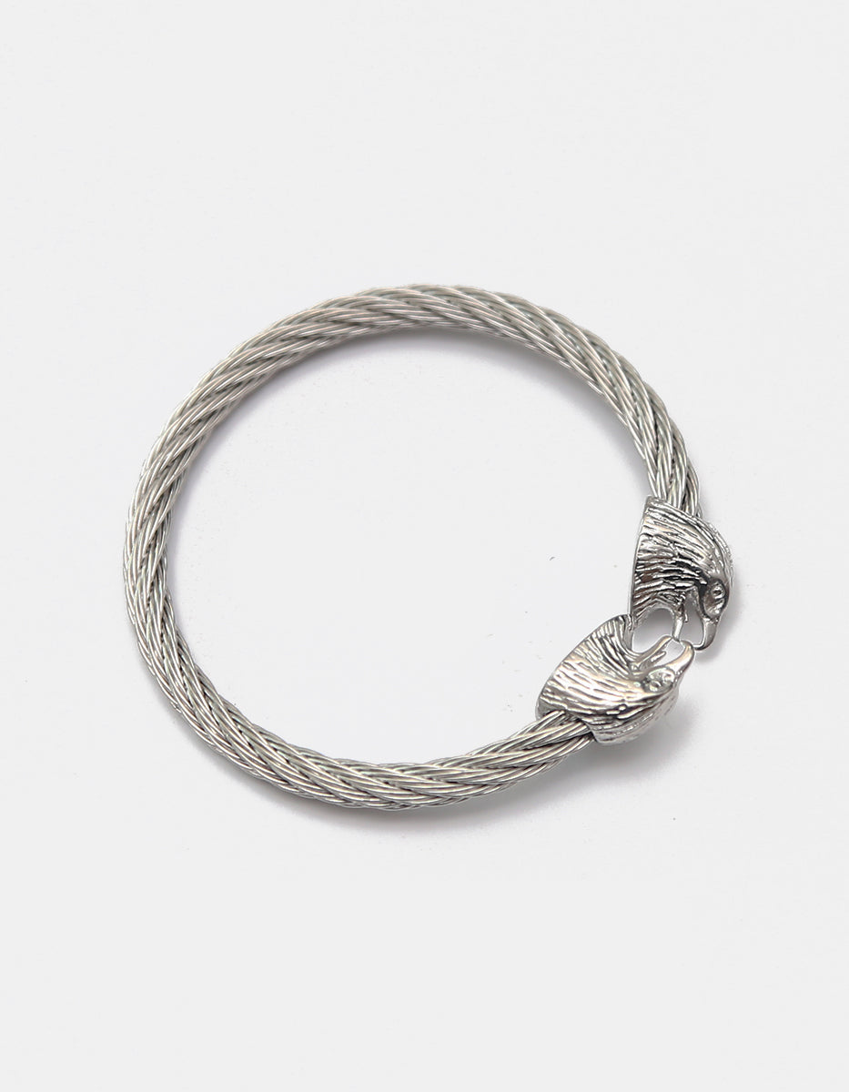 Brazalete torzado en baño Silver-filled con terminales de cabeza de águila