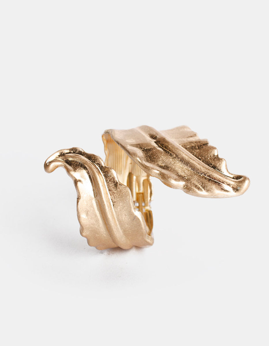 Brazalete de oro laminado con forma de hoja Golden Chic