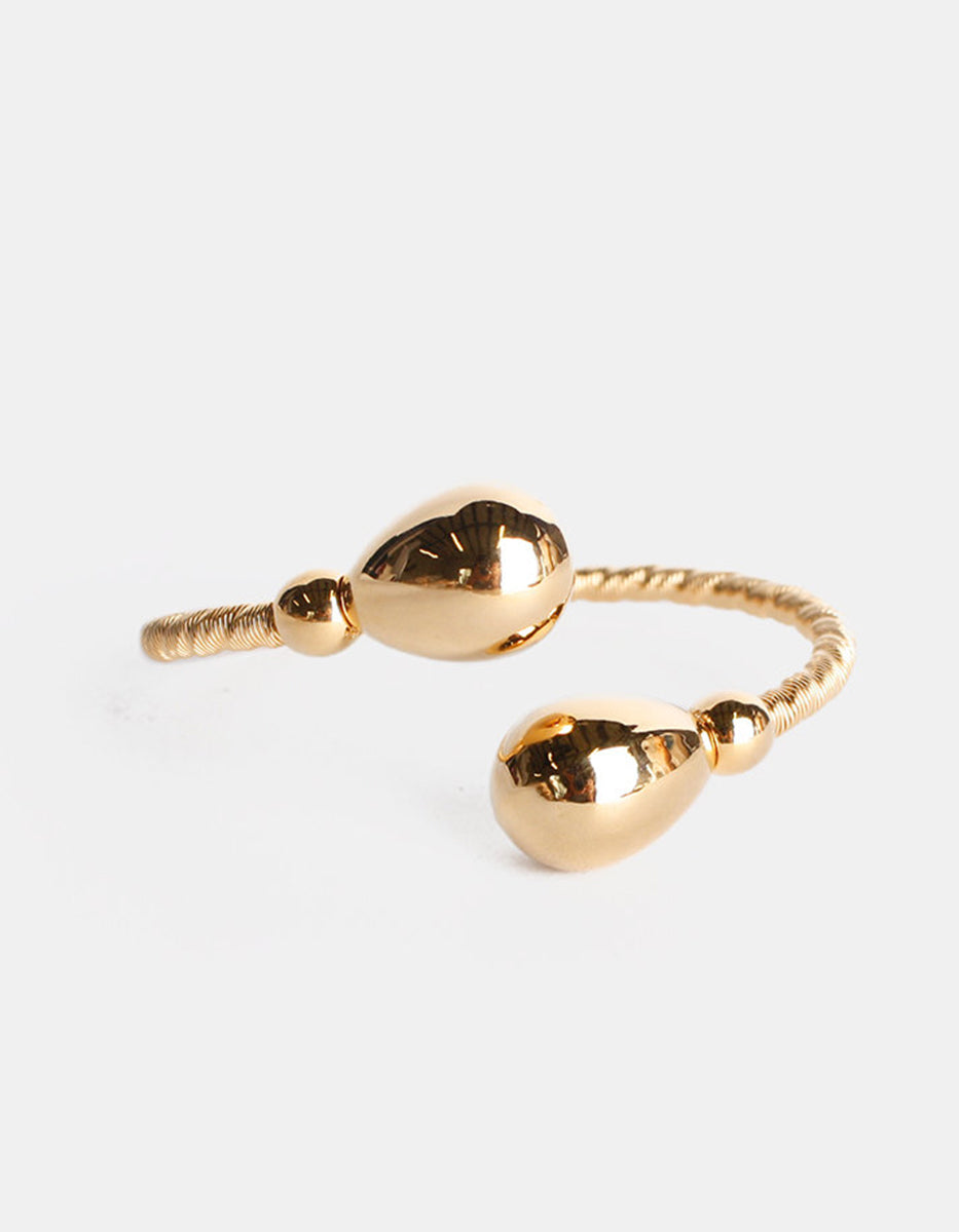 Brazalete de oro laminado con terminación en forma de gota Golden Chic