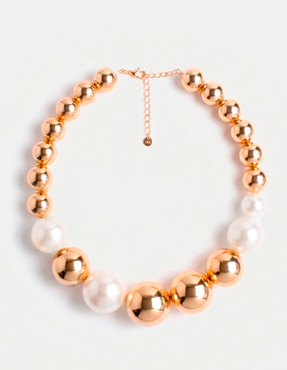 Collar de metal noble en baño Goldfilled esférico en disminución con perla mabe Golden Chic