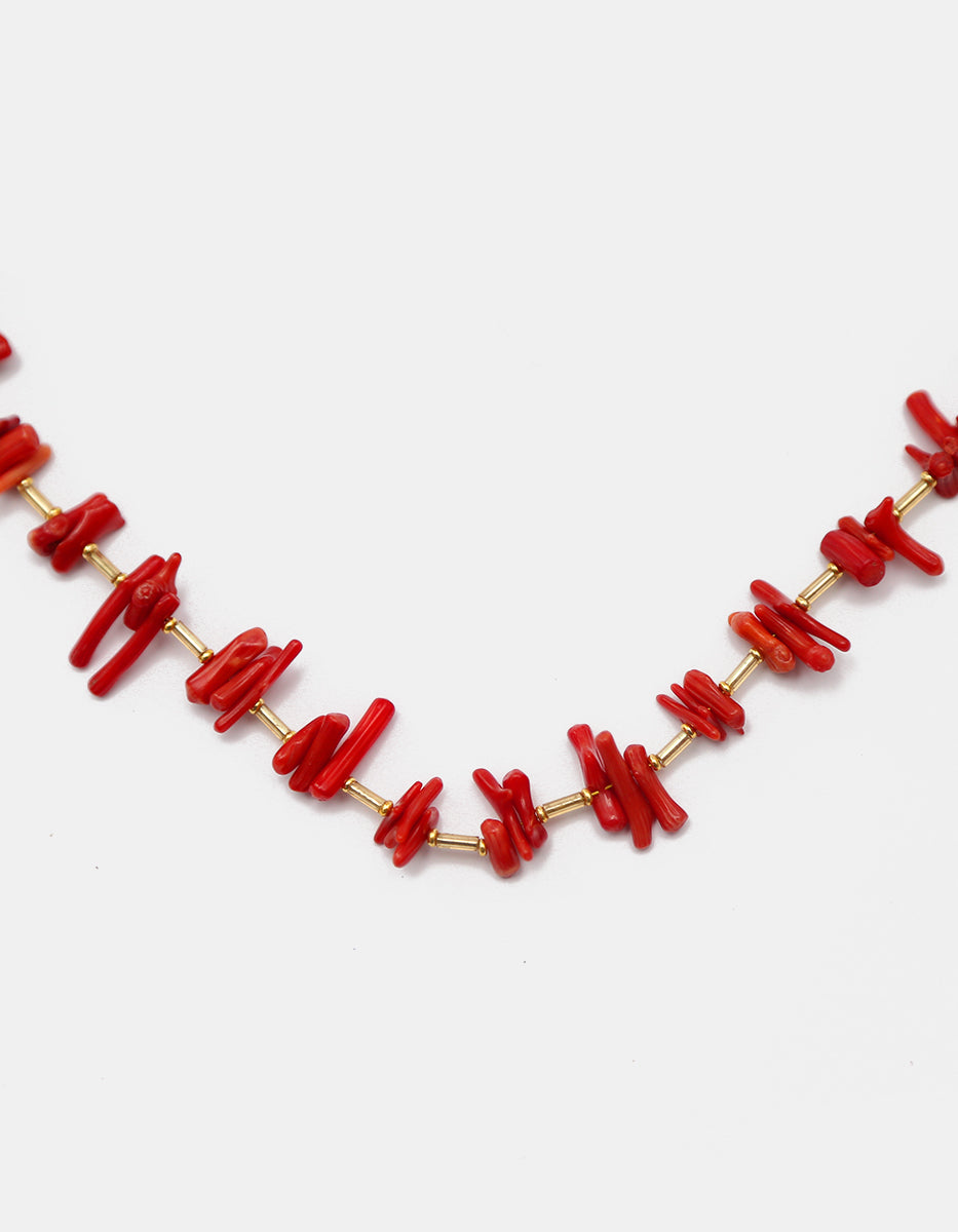 Collar estilo coral mediterráneo en baquelita roja y canutillos en Gold-Filled Ultramar