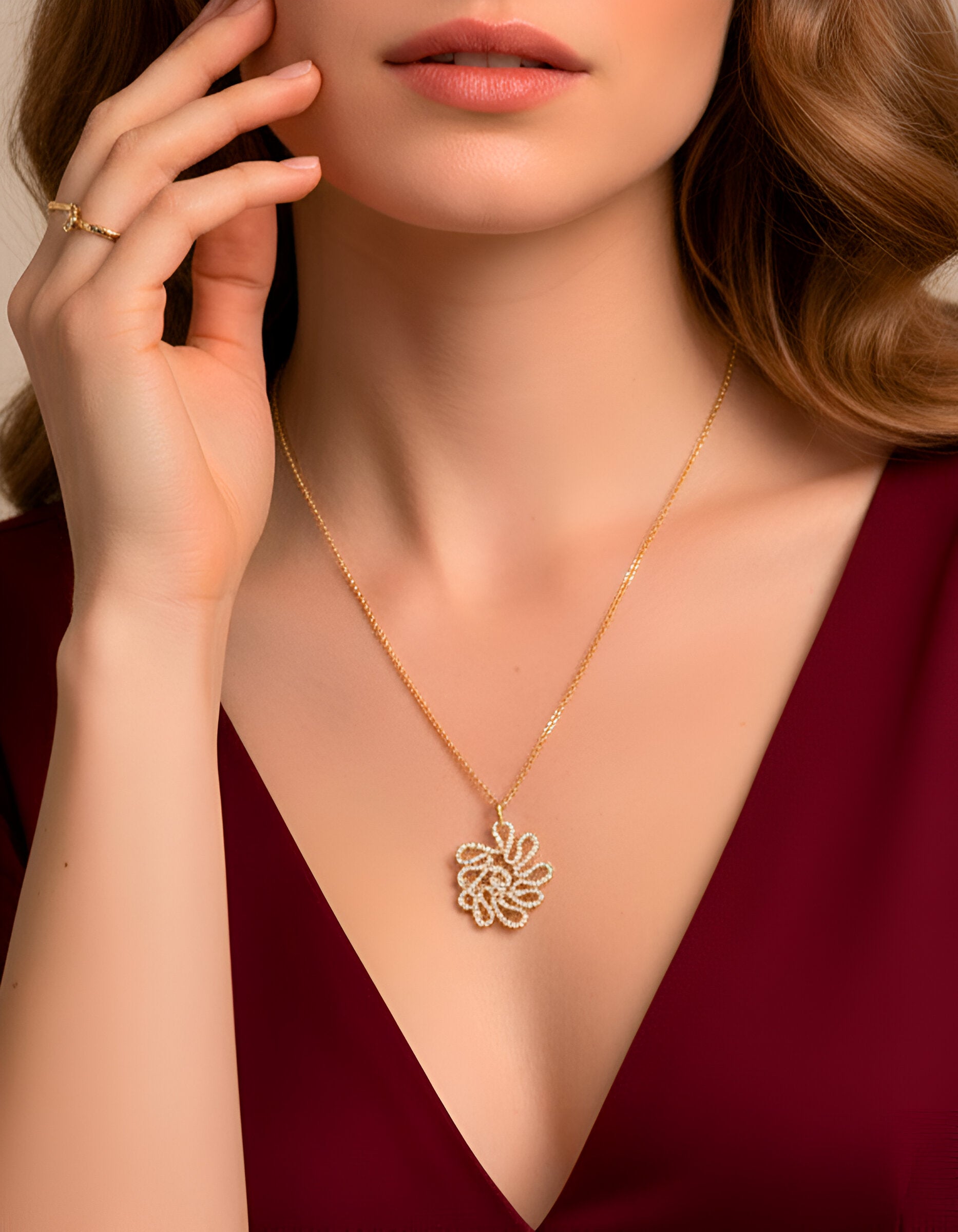 Cadena con dije redondo chico & 375 topacios blancos montados corte diamante Infinito Elite