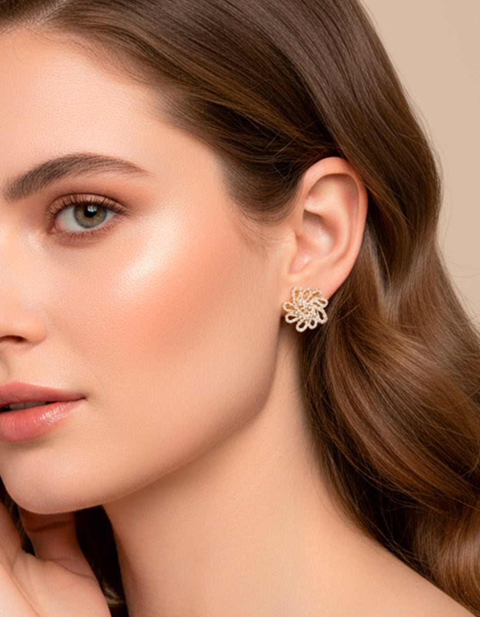 Arete circular pegado con 380 topacios blancos montados corte diamante Infinito Elite