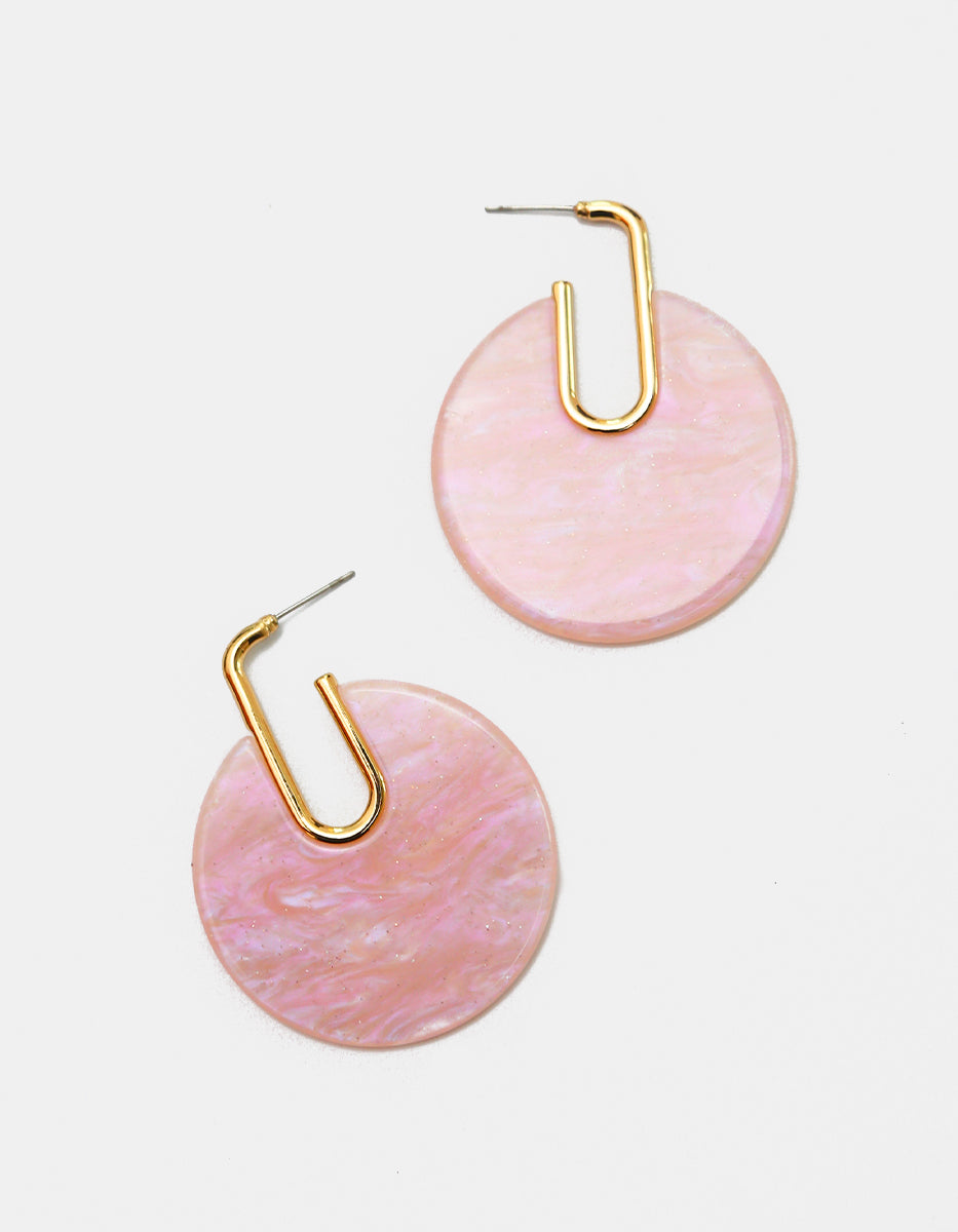 Aretes de Baquelita Rosa Aperlada con Aros Geométricos en Baño de Oro de 22kt