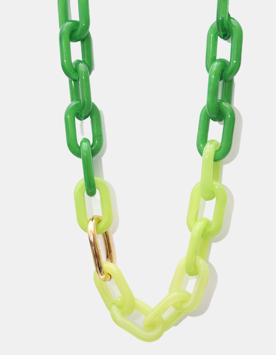 Collar de eslabones de acrílico duotono verde lima con eslabón en oro laminado 22kt Ultramar
