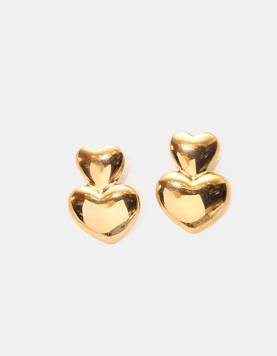 Aretes en bronce con baño de oro 22 kt y diseño de doble corazón pulido Love Story