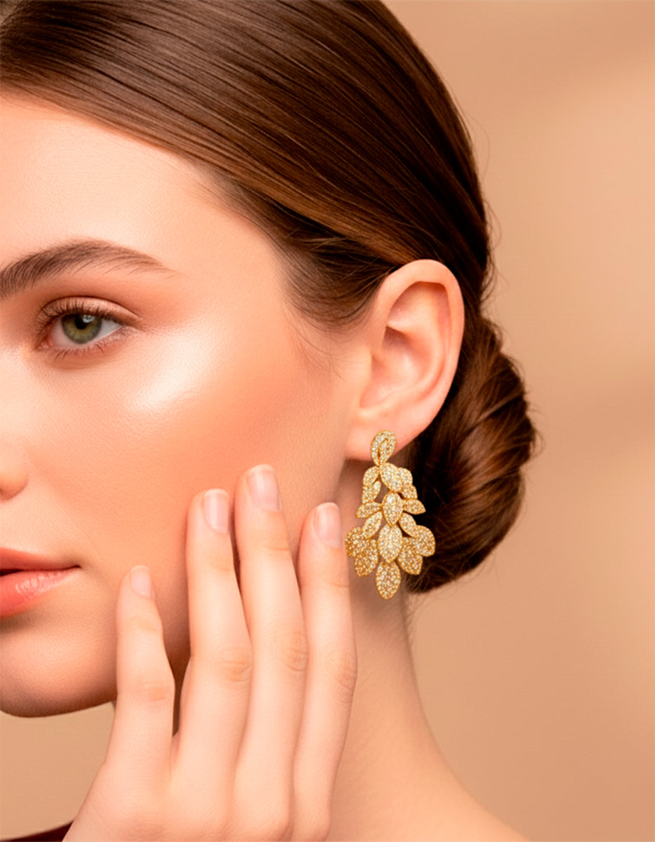 Aretes  elegante adornada con Pavé de  circonitas blancas Puresa