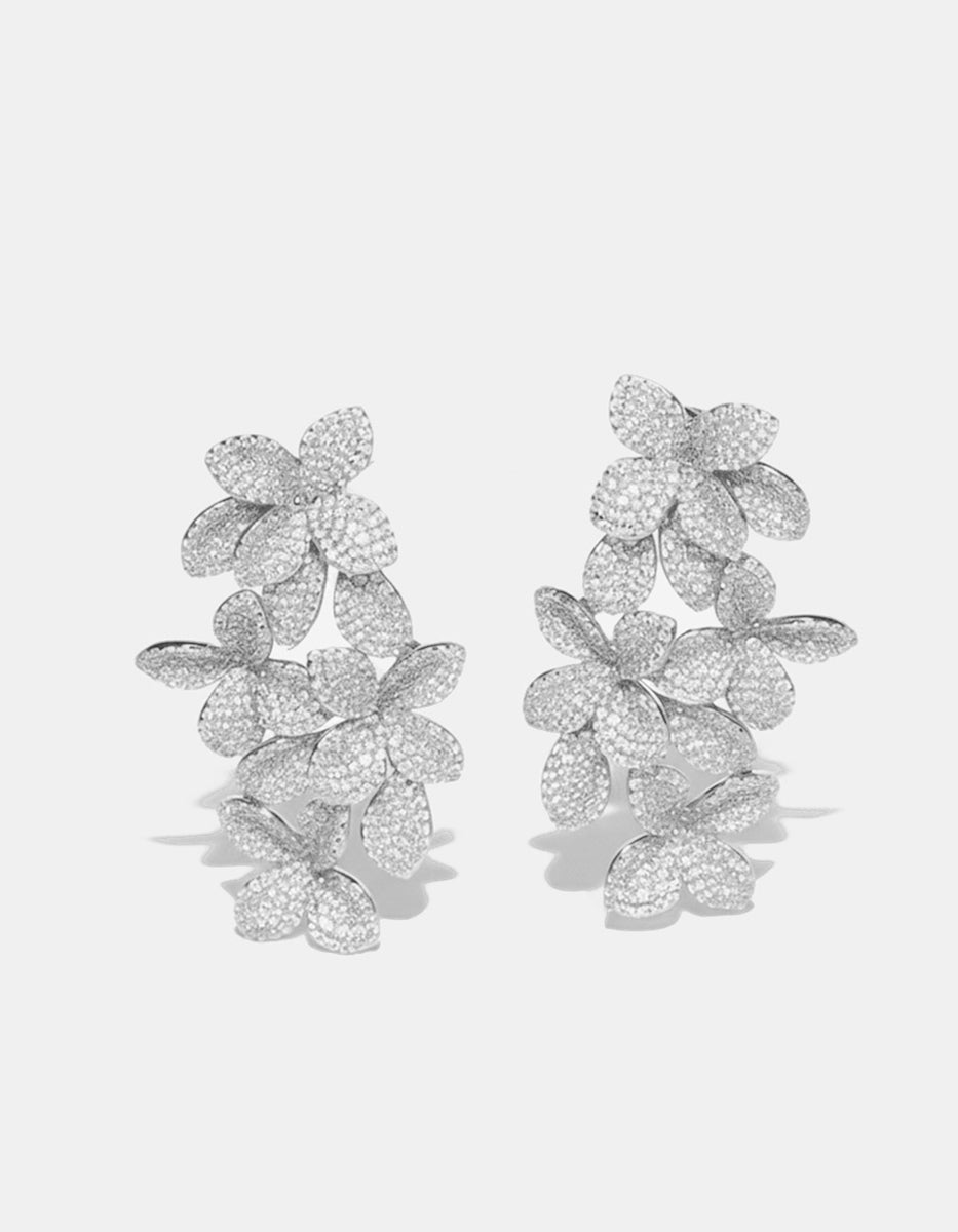 Aretes elegante adornada con pavé de circonitas blancas Puresa