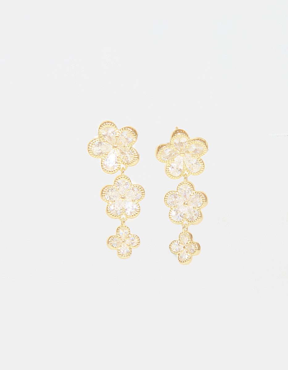 Aretes elegante adornada con pavé de circonitas blancas Puresa