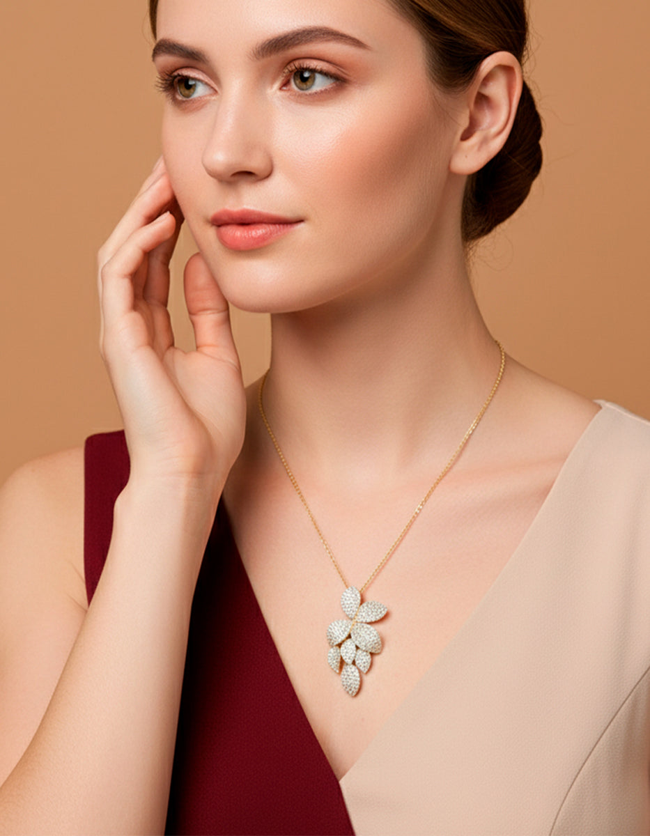 Cadena con colgante elegante adornado con pavè de circonitas blancas Puresa