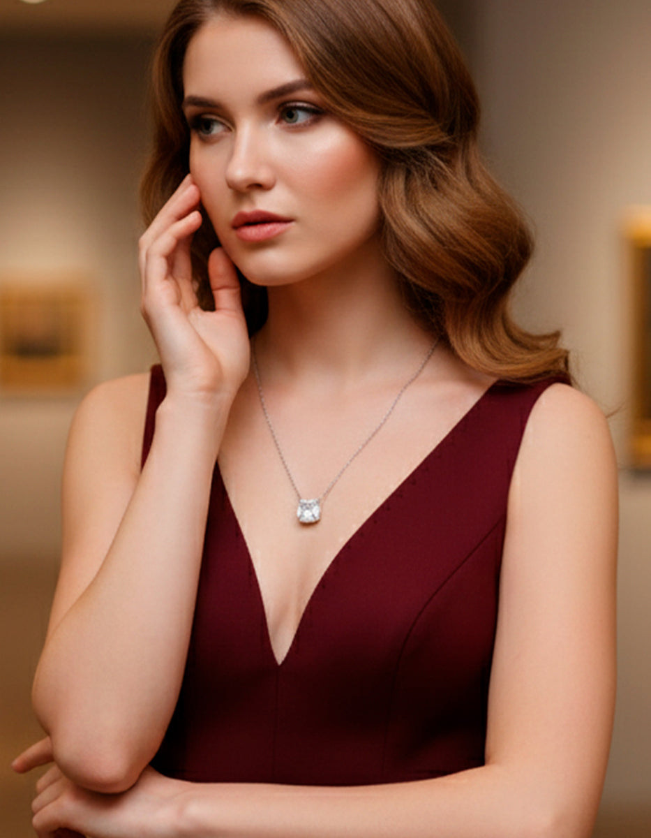 Colgante en Plata 925 bañados en Rodio Blanco con Topacios Blancos Sublime