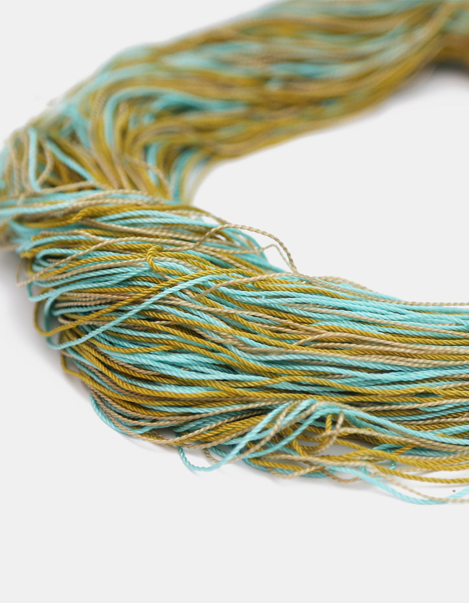 Collar multihilo textil en tonos turquesa, verde oliva y arena Ultramar
