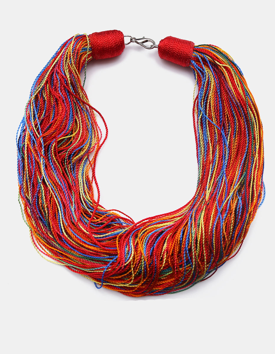 Collar multihilo textil multicolor en tonos rojo, naranja y azul Ultramar
