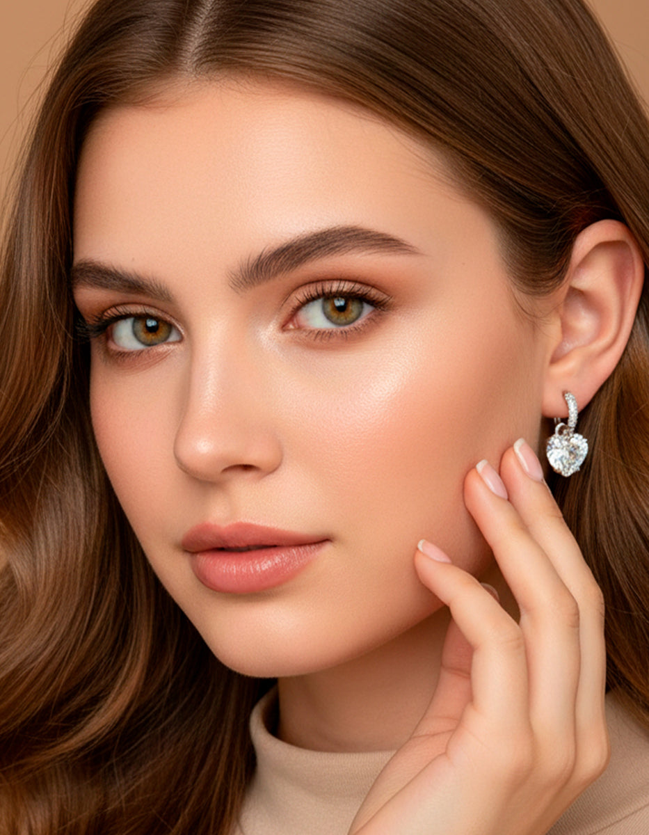 Aretes en plata .925 con topacio en corte corazón y halo de topacios blancos Love Story