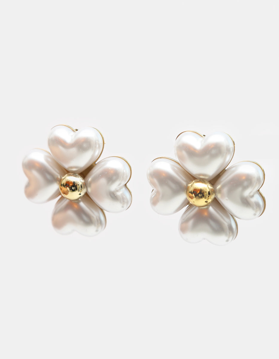 Aretes gold-filled con perla mabe blanca en forma de corazón Love Story