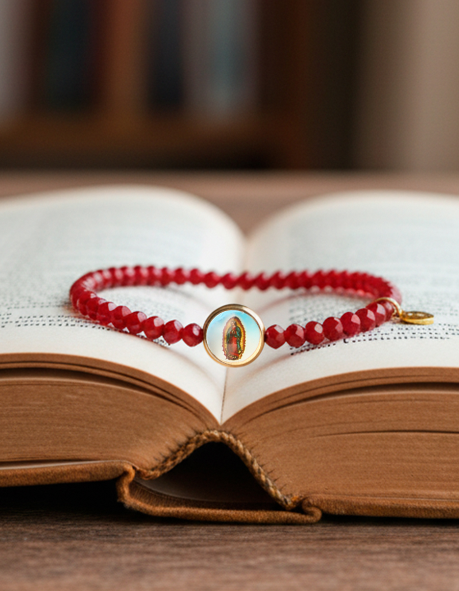 Pulsera de Cristal Austriaco Rojo carmesí con Charm de la virgen de Guadalupe