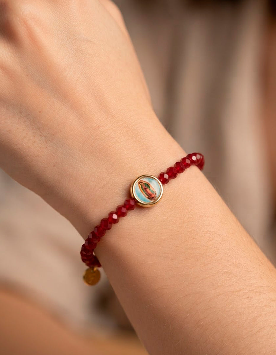 Pulsera de Cristal Austriaco Rojo carmesí con Charm de la virgen de Guadalupe