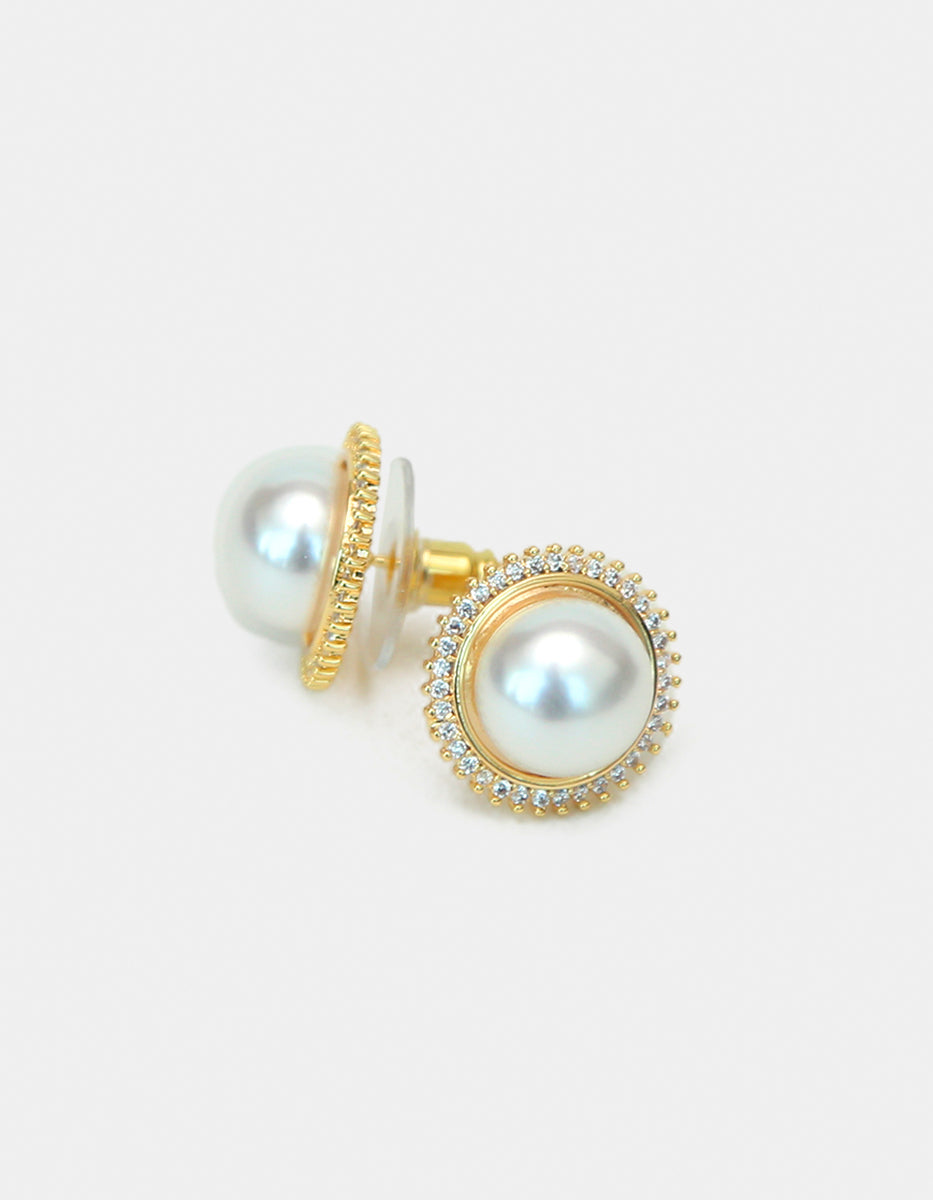 Aretes de bronce con baño de oro 22k con perlas redondas y topacios blancos corte brillante Festive Style