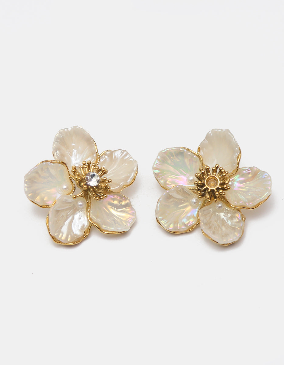 Aretes en forma de flor en Gold-Filled de 22kt con esmalte marfil iridiscente