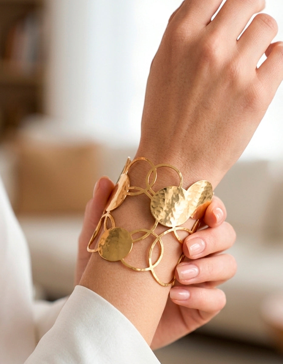 Brazalete de Bronce con Baño de Oro de 22kt Martelinado Golden Chic