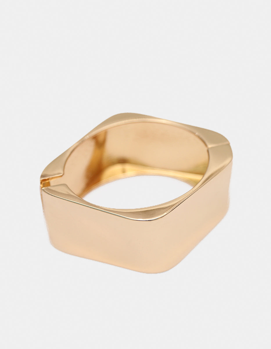 Brazalete de oro laminado 22k con diseño geométrico cuadrado y bordes suavizados Golden Chic