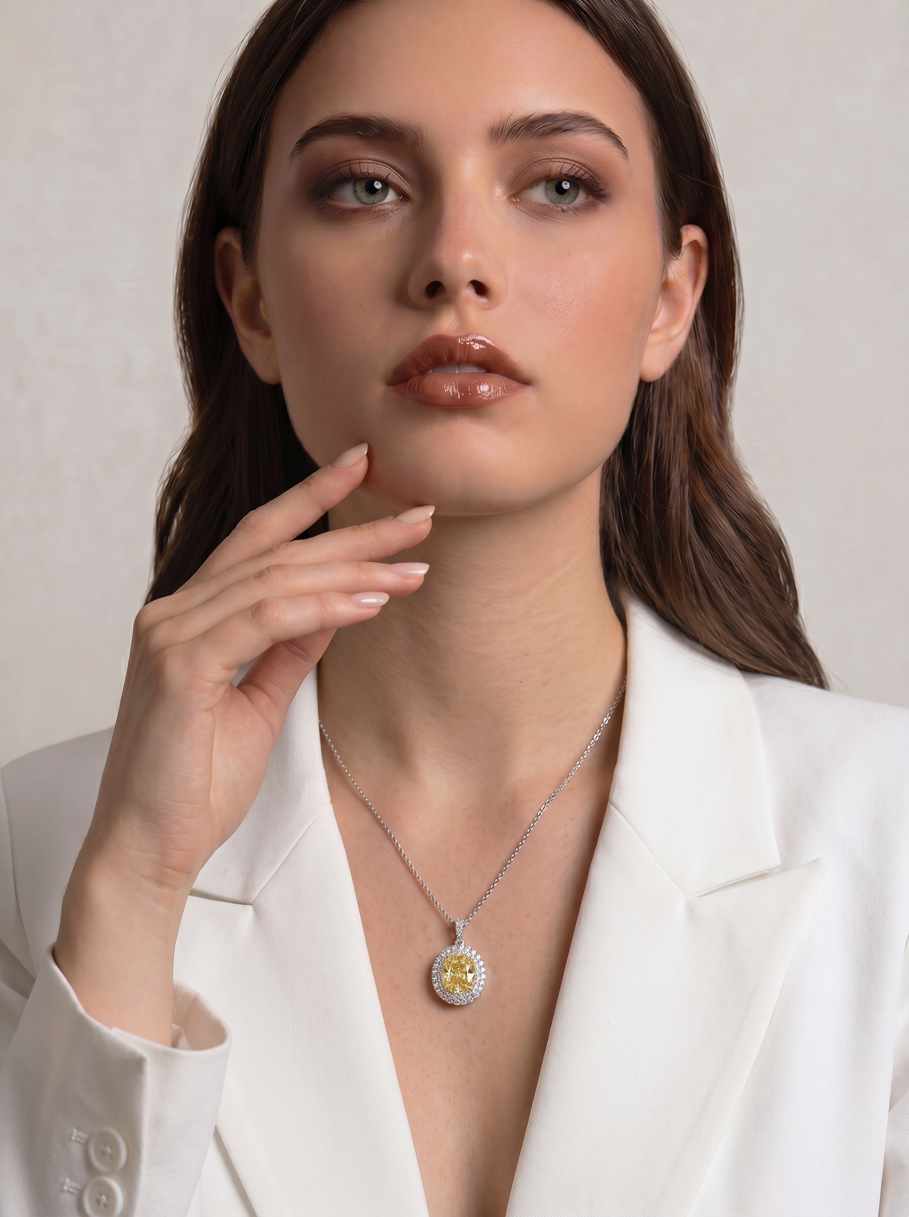 Collar de Plata .925 con dije de citrino amarillo en corte óvalo y topacios blancos Seducción