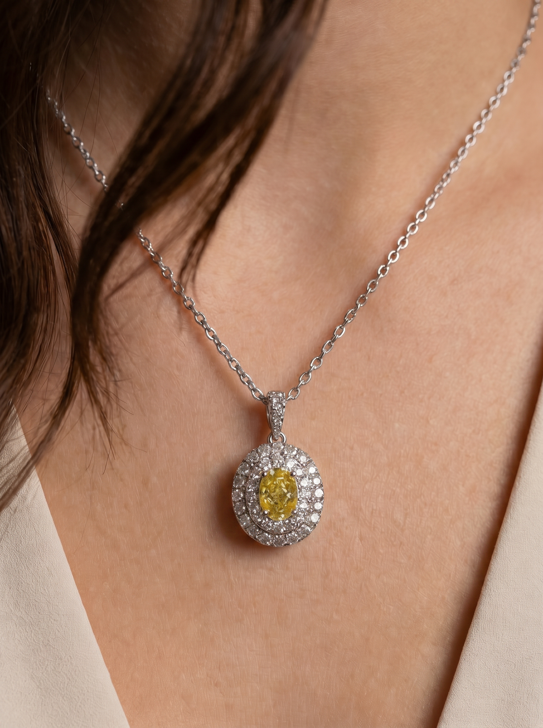 Collar de Plata .925 con dije de citrino amarillo en corte óvalo y topacios blancos Seducción