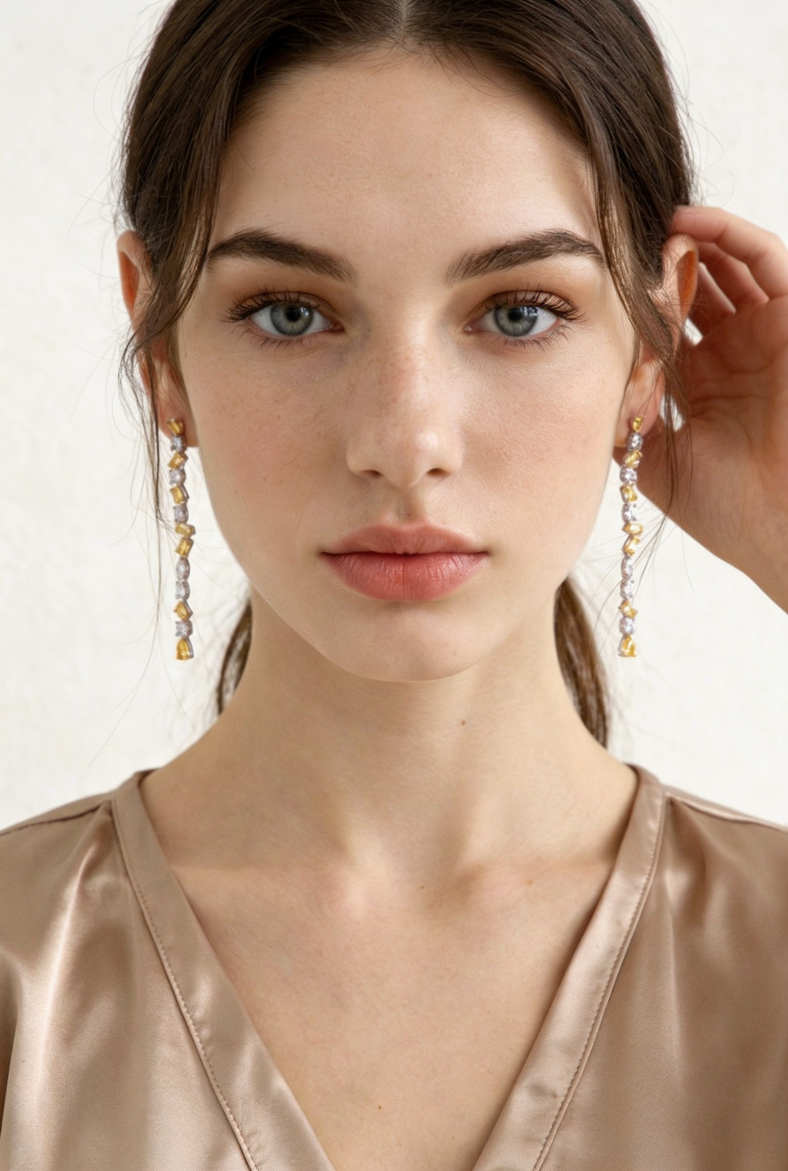 Aretes de Plata .925 con citrinos amarillos en corte baguette y pera y topacios blancos en corte brillante Seducción