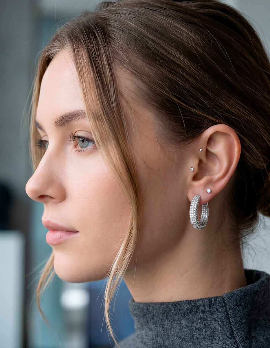 Aretes con baño Platino e incrustaciones de topacios blancos corte brillante Festive Style