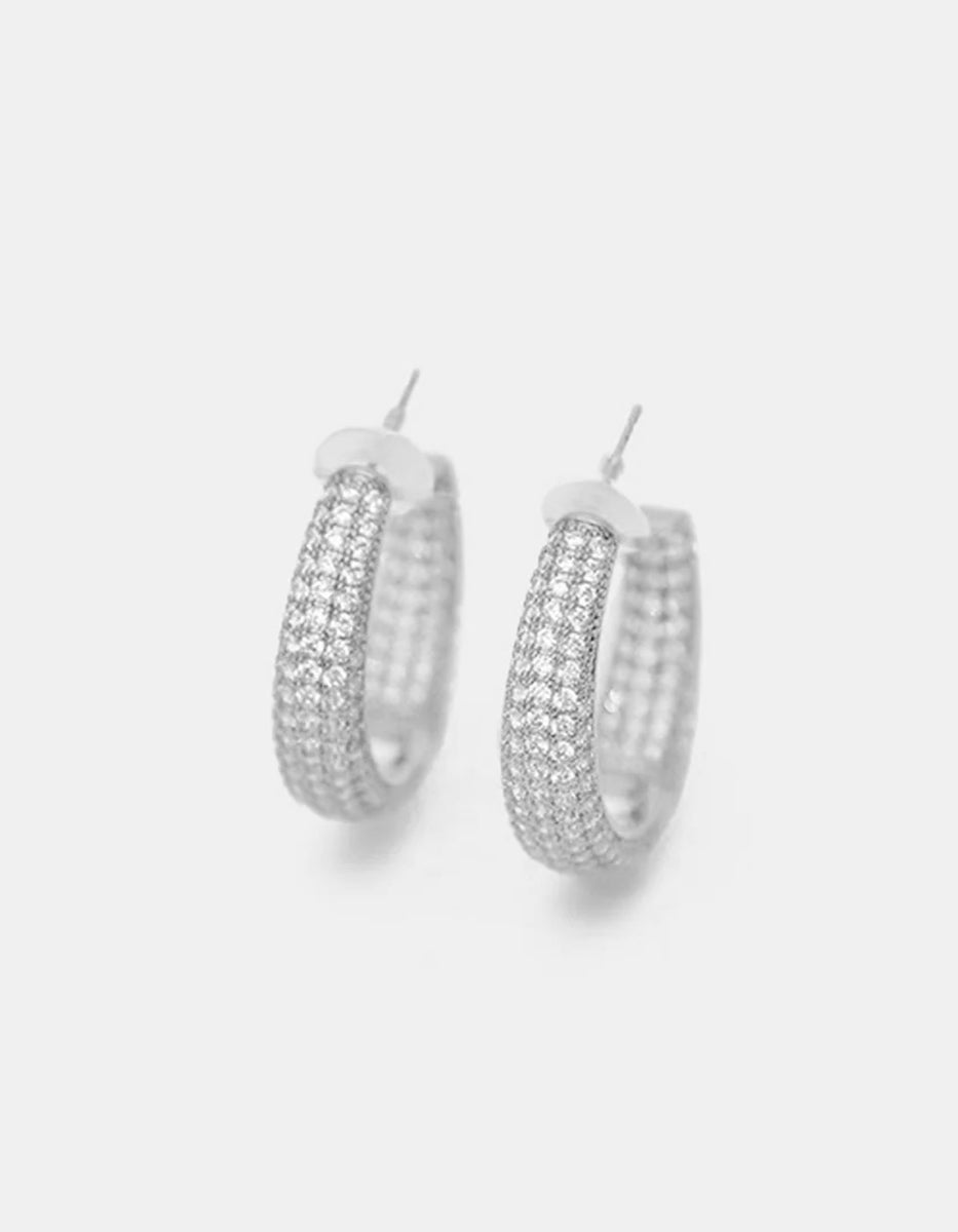 Aretes con baño Platino e incrustaciones de topacios blancos corte brillante Festive Style