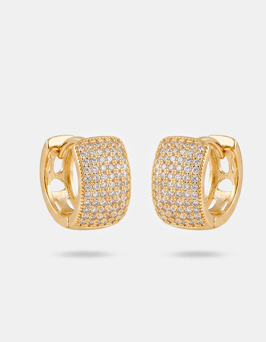 Aretes de bronce con baño de oro 22k en forma de aro ancho con topacios blancos corte brillante Festive Style