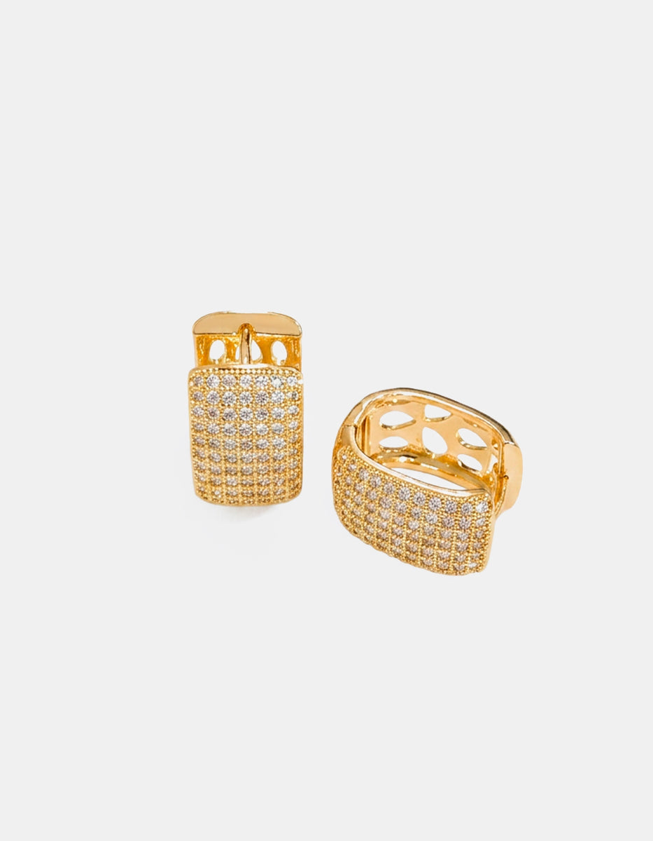 Aretes de bronce con baño de oro 22k en forma de aro ancho con topacios blancos corte brillante Festive Style