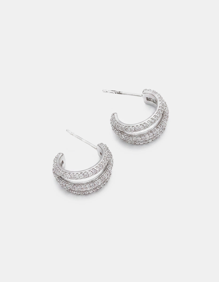 Aretes de metal noble con baño de platino en forma de aro triple con topacios blancos corte brillante Festive Style