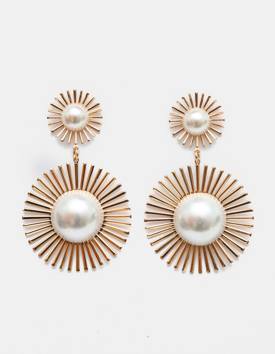 Aretes colgantes solares con perla Mabe central en bronce con baño de oro de 22kt
