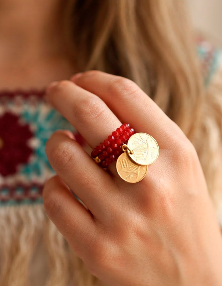 Anillo de Cristal austriaco rojo con Doble Moneda Vintage en Baño de Oro de 22kt