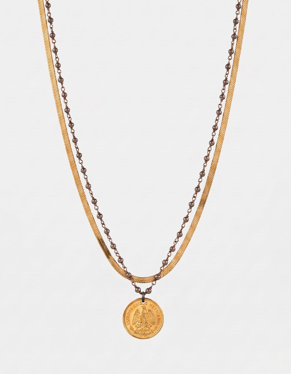 Collar en Capas Texturizado con Cadena Espiga y Moneda Vintage en Baño de Oro de 22kt