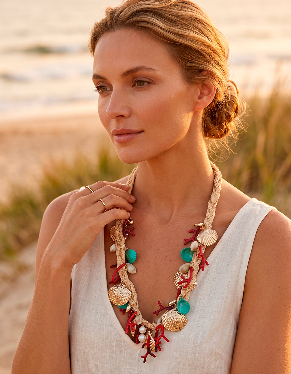 Collar de Cordón Trenzado con Coral de Baquelita y Conchas Marinas en Goldfilled 22kt