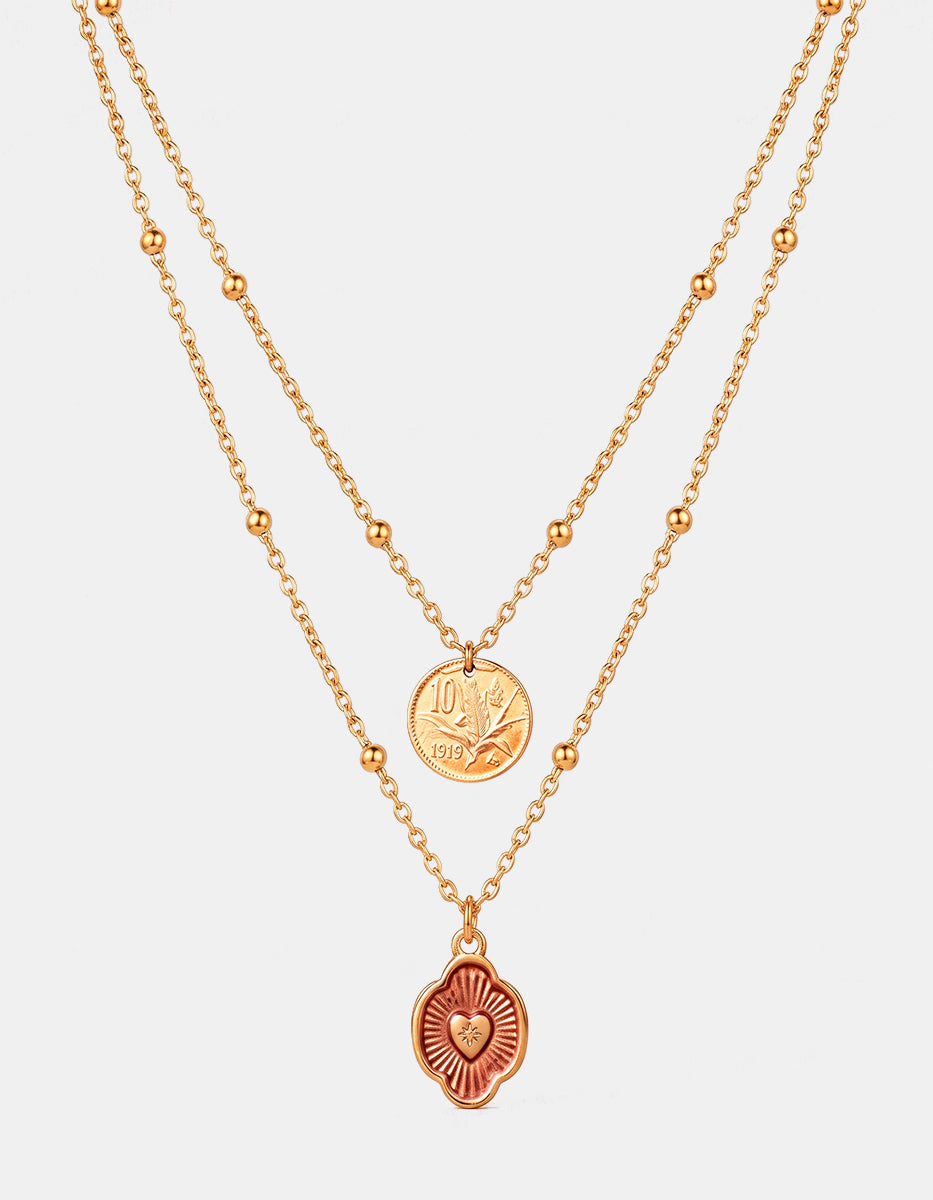 Collar Doble de Cadena con Moneda Vintage y Dije Medallón Corazón Radiante en Baño de Oro de 22kt